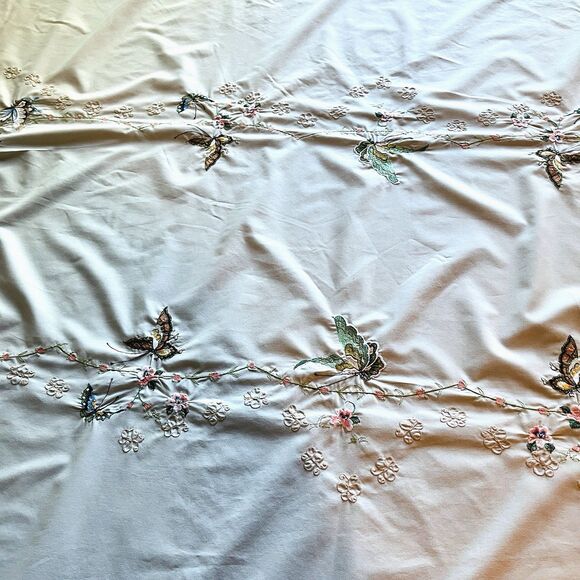 VTG Embroidered Ivory Oval Tablecloth Butterflies Flowers Cotton Linen 62"x 96" - Picture 12 of 16